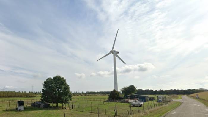 De windmolens aan de Schoorse Zeedijk worden vervangen door grotere exemplaren met meer opbrengst.