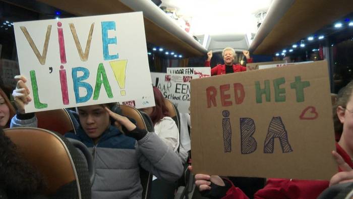 Actievoerende leerlingen, docenten en ouders onderweg naar Den Haag (feb 2024)