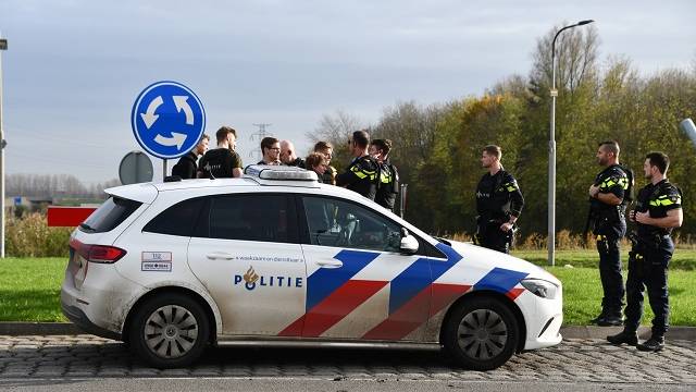 eenheden van de politie ter plaatse in het havengebied