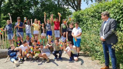 De leerlingen van groep 8 van Auris de Kring in Goes hebben de wisselbeker voor het praktisch verkeersexamen 2021 gewonnen. De leerlingen behaalden het beste resultaat tijdens het examen eind mei.