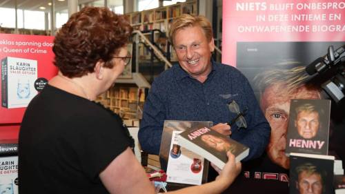 Henny Huisman was zaterdagmorgen in Goes op bezoek ter promotie van zijn biografie