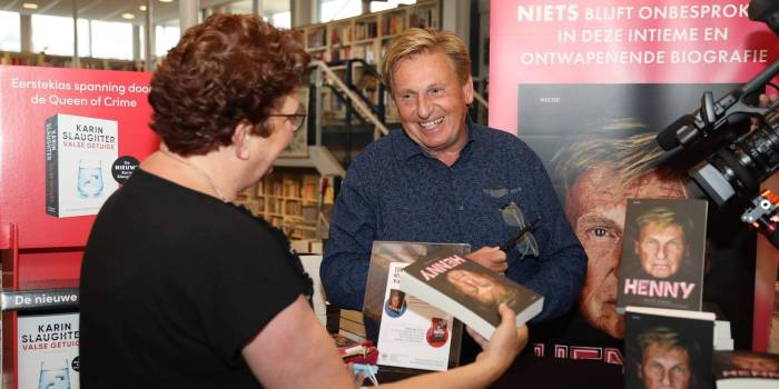 Henny Huisman was zaterdagmorgen in Goes op bezoek ter promotie van zijn biografie