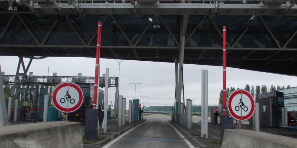 Laat die t-tag maar thuis! Aanstaande zaterdag (26 juni) is de Westerscheldetunnel de hele dag tolvrij. Wegens corona zijn een aantal tolvrije zaterdagen niet doorgegaan het afgelopen jaar, maar die worden allemaal ingehaald. Kijk op go-rtv.nl.