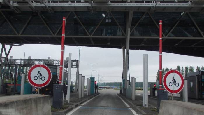 Laat die t-tag maar thuis! Aanstaande zaterdag (26 juni) is de Westerscheldetunnel de hele dag tolvrij. Wegens corona zijn een aantal tolvrije zaterdagen niet doorgegaan het afgelopen jaar, maar die worden allemaal ingehaald. Kijk op go-rtv.nl.