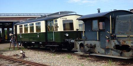 Stoomtrein vergroot capaciteit. Extra rijtuigen gehuurd voor zomervakantie.