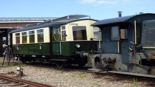 Stoomtrein vergroot capaciteit. Extra rijtuigen gehuurd voor zomervakantie.