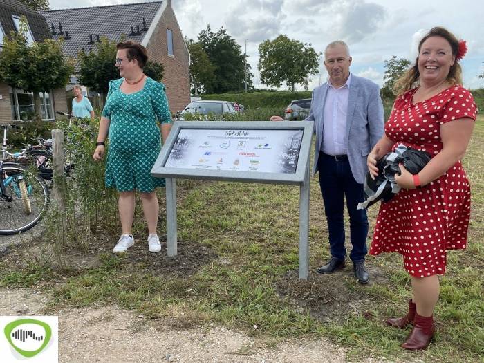 foto onthulling Stekestekje