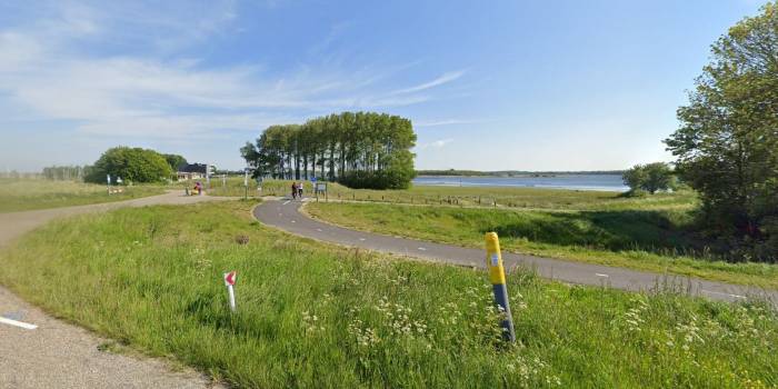 'Vijf huizen en een stukje groen bij Kamperland, waar hebben we het over'