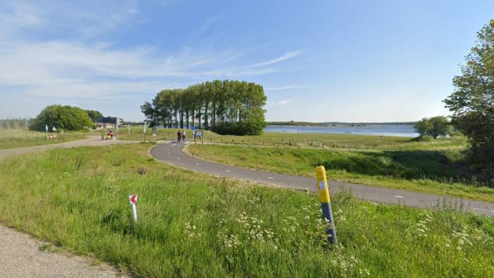 'Vijf huizen en een stukje groen bij Kamperland, waar hebben we het over'