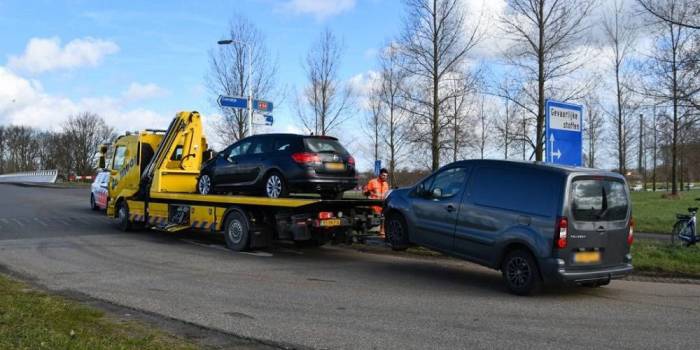 Letsel bij botsing auto's Schoorse Zeedijk Schore