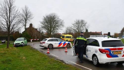 Scooter onder auto in Oud-Sabbinge, één gewonde