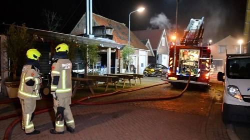 Grote brand in berging Kortgene, brandweer redt schildpad
