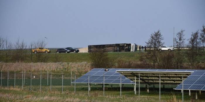 Vrachtwagen gekanteld N254 ‘s-Heerenhoek