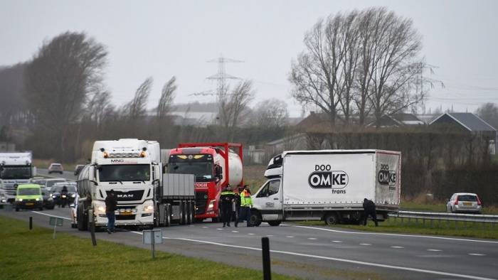 Vrachtwagen geschaard A58 Kruiningen