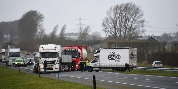 Vrachtwagen geschaard A58 Kruiningen