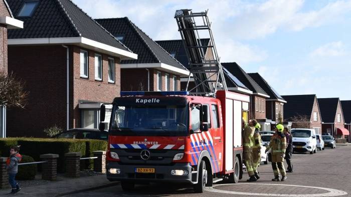 Daken woningen Kapelle beschadigd door storm