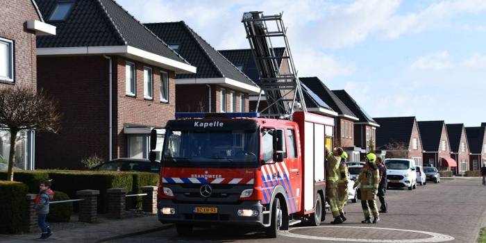 Daken woningen Kapelle beschadigd door storm