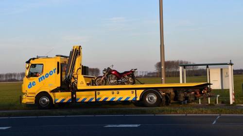 Motorrijder ten val op Deltaweg (N256) Wilhelminadorp