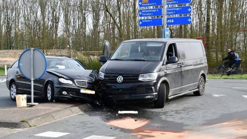 Letsel bij botsing auto’s in Kapelle