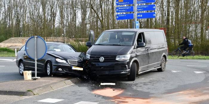 Letsel bij botsing auto’s in Kapelle