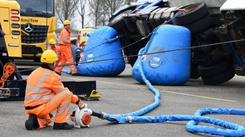 Gekantelde trucks soepeler op hun wielen dankzij luchtkussens