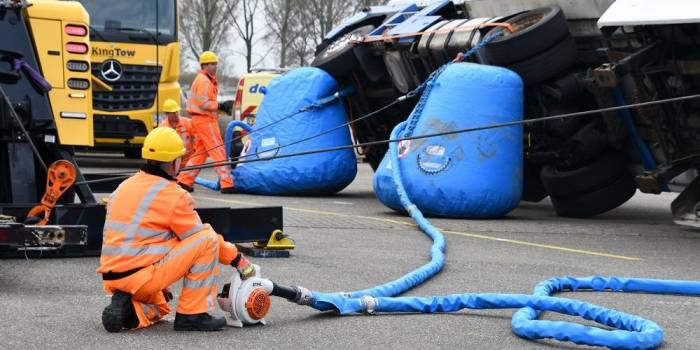 Gekantelde trucks soepeler op hun wielen dankzij luchtkussens