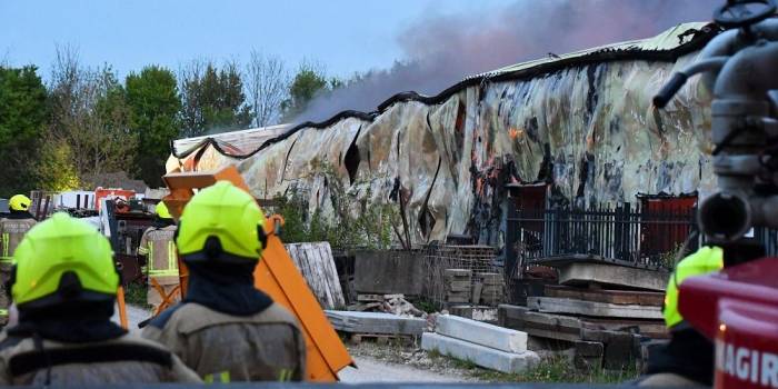 Grote uitslaande brand Ambachtsweg 's-Heer Arendskerke