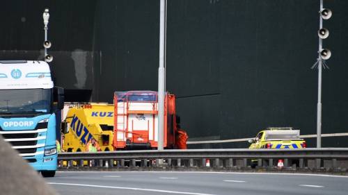 Vlaketunnel A58 dicht na ongeluk met vrachtwagens