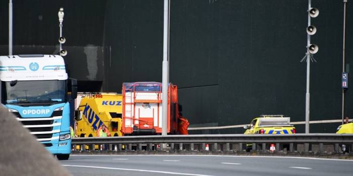 Vlaketunnel A58 dicht na ongeluk met vrachtwagens