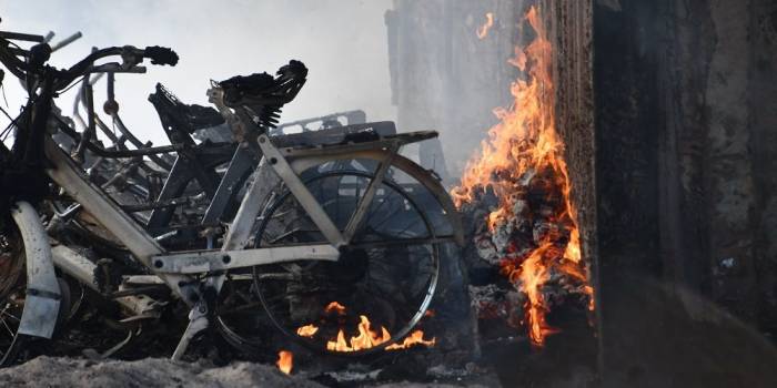 Felle brand verwoest opslagruimte speelboerderij 't Klok'Uus