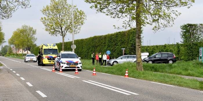 Scooterrijder naar het ziekenhuis na botsing