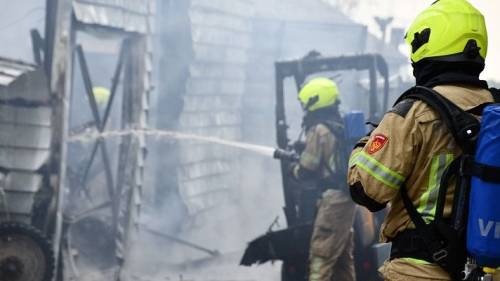 Veel rook bij uitslaande schuurbrand Krabbendijke