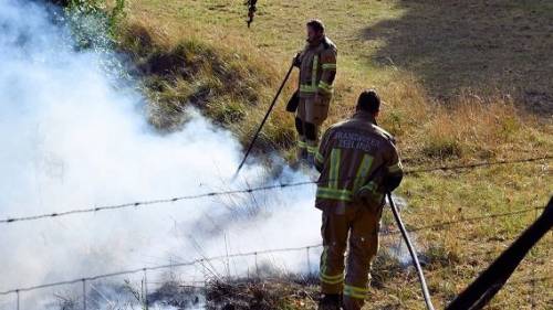 Felle buitenbrand op dijkje ’s Gravenpolder