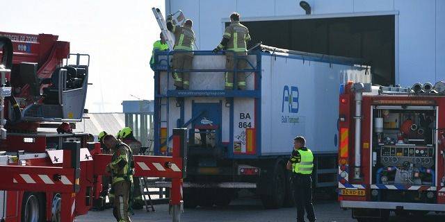 Man gewond bij val in trailer van vrachtwagen Rilland