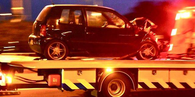 Auto botst achterop vrachtwagen op A58