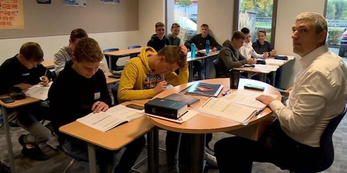 Maatregelen op Hoornbeeck College door torenhoge energierekening: 'Geld dat het onderwijs kwijt is'