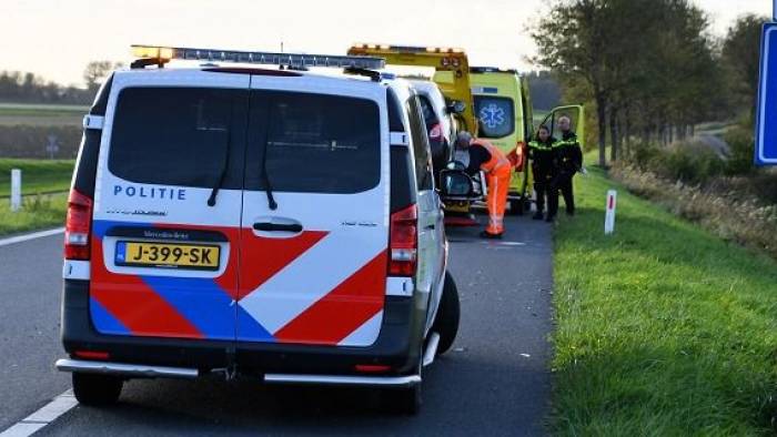 Auto beschadigd bij ongeval N255 Colijnsplaat