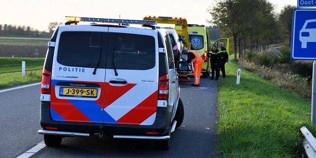 Auto beschadigd bij ongeval N255 Colijnsplaat