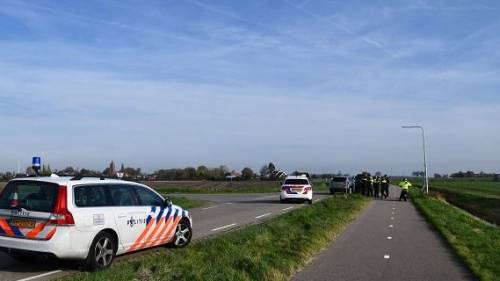 Vrouw met scooter aangereden door personenauto bij 's-Heer Arendskerke