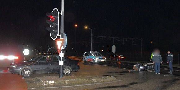 Botsing tussen motor en auto kruising Europaweg Oost - Borsselsedijk