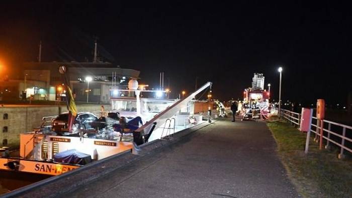 Middelbrand op schip Kanaal door Zuid-Beveland Hansweert