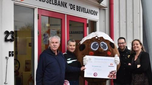 GR de Bevelanden haalt geld op voor oliebollen Voedselbank de
Bevelanden