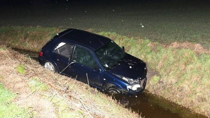 Auto in de sloot Noordweg 's-Heer Abtskerke, twee gewonden