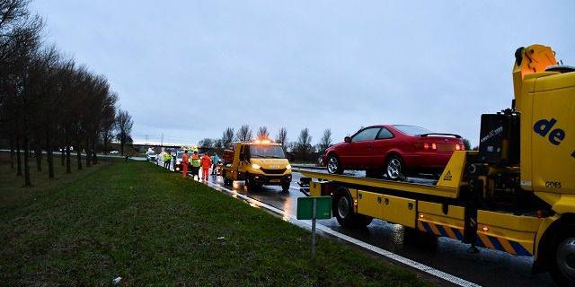 Meerdere auto's beschadigd bij kettingbotsing Deltaweg (A256) Goes