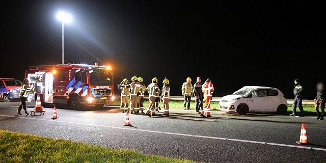 Auto over de kop op A58 bij 's-Heer Arendskerke