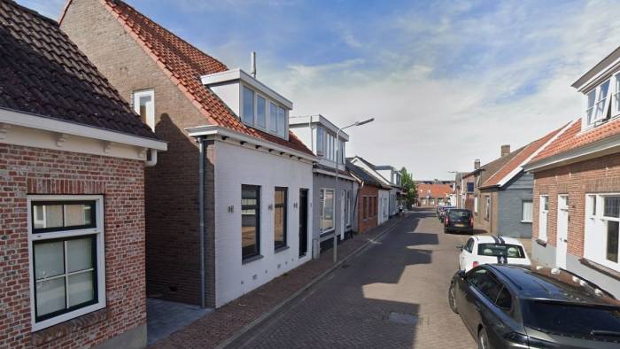 Daniëlstraat in Wemeldinge voortaan éénrichtingstraat: 'Te smal om elkaar te passeren'