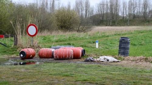 Chemische vaten aangetroffen in buitengebied Rilland