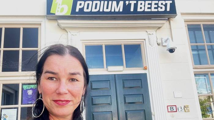 Ira von Harras voorzitter Podium 't Beest