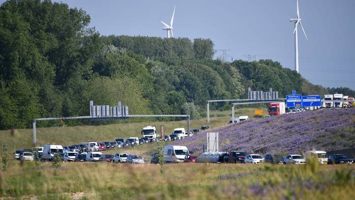 file bij de Westerscheldetunnel