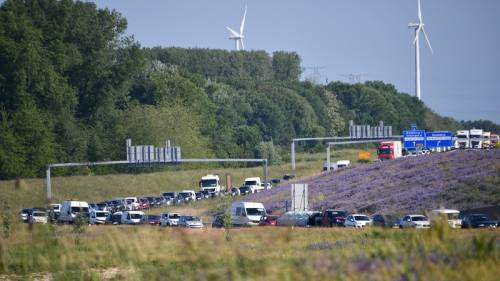 file bij de Westerscheldetunnel